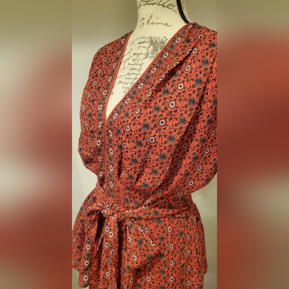 Max Studio Women V Neck Ruffle Cap Sleeves, Floral Blouse Size L. - Picture 3 of 8